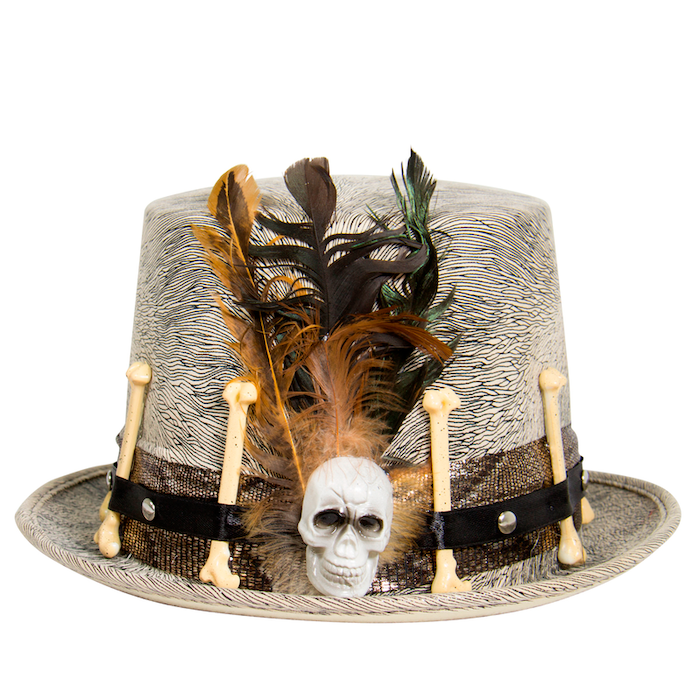 Hekse doktor voodoo grå hat med fjer og knogler