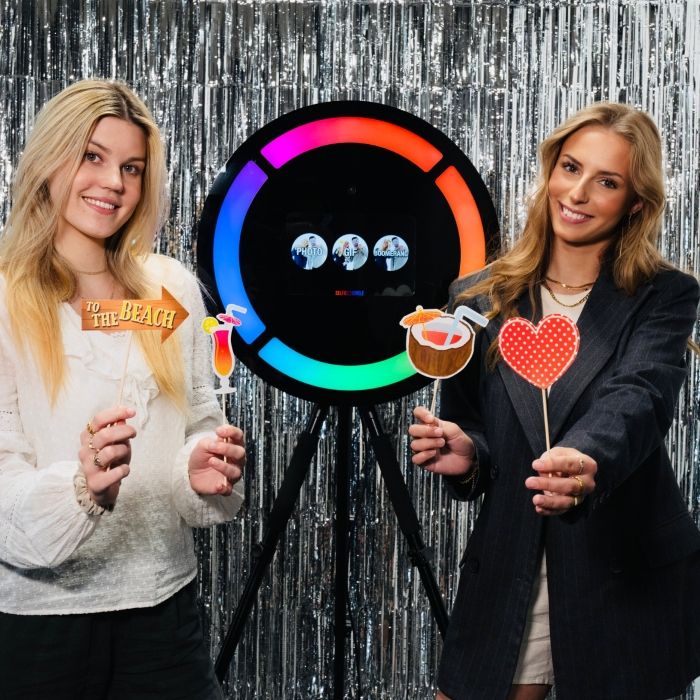 Leje Selfiebox 1-3 dage 8K inkl SMS’er og 20 rekvisitter