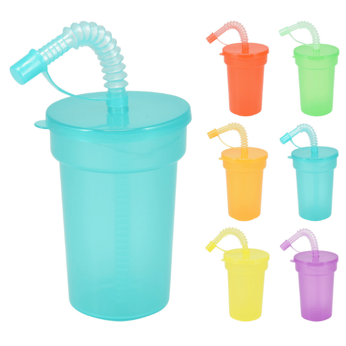 Multifarvet plastik kopper m. låg og sugerør 6x - 380 ml