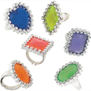 Unikke skinnende plastik ringe i forskellige farver 12x