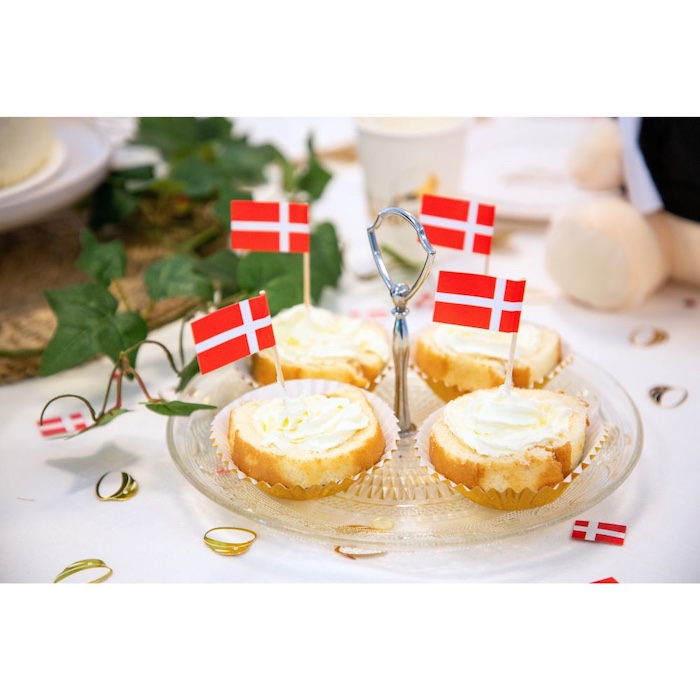 Danmark og dannebrog kageflag på cocktailpind 50x - 6.5 cm