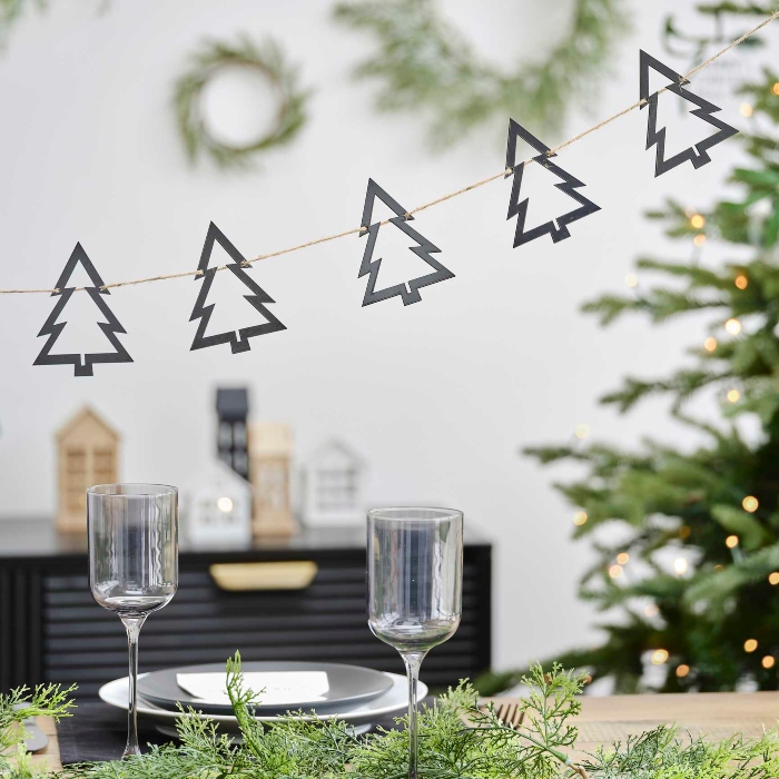 Billede af Jule guirlande sort med 12 juletræer 2 meter