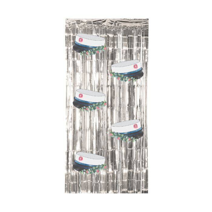 Sølv glimmerforhæng m. blå studenterhue 90x250 cm